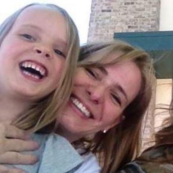 Meet your Posher, Cassandra - Picture 1 of 1